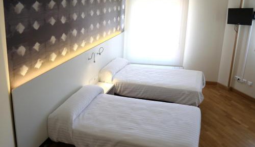 Double Room 2 beds with Private Bathroom 