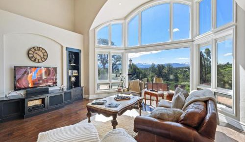 Three-Bedroom Holiday Home 