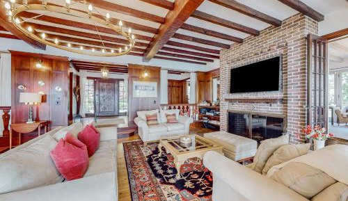 Seven-Bedroom House