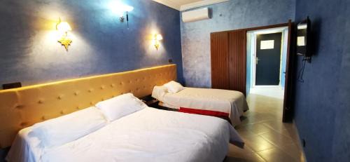 Deluxe Double Room (2 Adults + 1 Child)