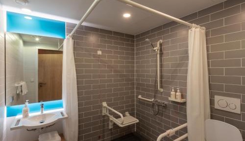 Standard Queen Room - Disability Access