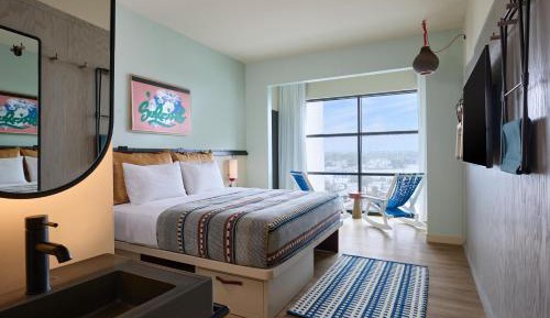 Moxy King Room