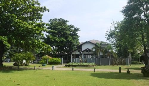 Villa with Garden View