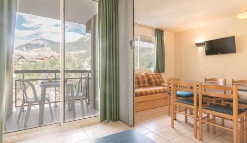 Apartment (6 Adults)