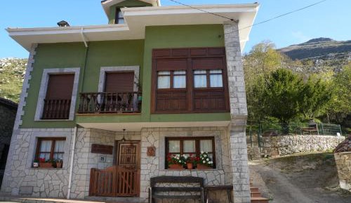 Eight-Bedroom House