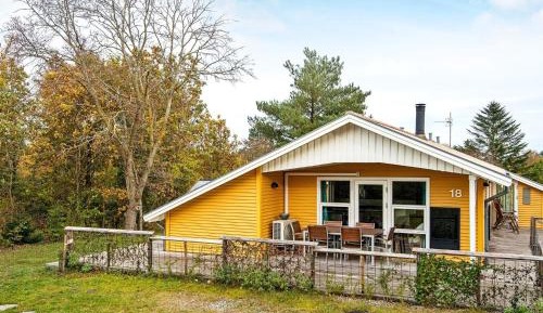 Three-Bedroom Holiday Home 