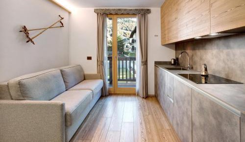 Superior One-Bedroom Apartment with Balcony