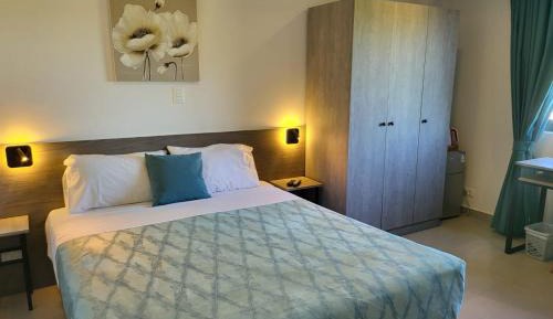 Deluxe Double Room (2 Adults + 1 Child)