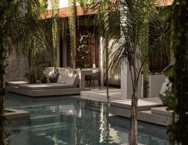 Friends & Family Swim Up Suite up to 5