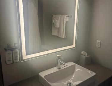 King Suite - Non-Smoking