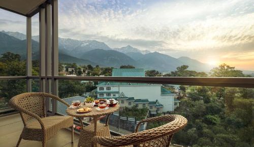 Double or Twin Room with Mountain View