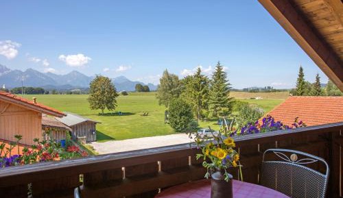 Apartment with Mountain View