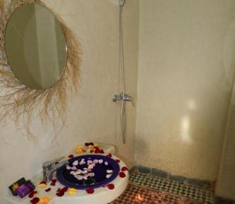 Deluxe Double Room (2 Adults + 1 Child)