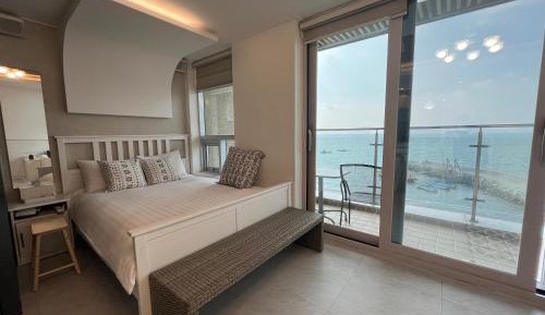 Studio with Terrace and Ocean View