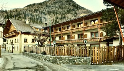 Apartment with Mountain View