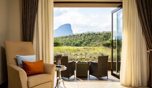 Double or Twin Room with Mountain View
