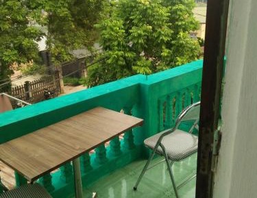 Single Bed in Mixed Dormitory Room
