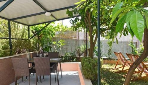 Apartment with Garden View