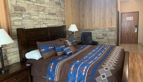 Deluxe King Suite