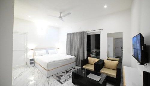 Deluxe Double or Twin Room with Pool Access