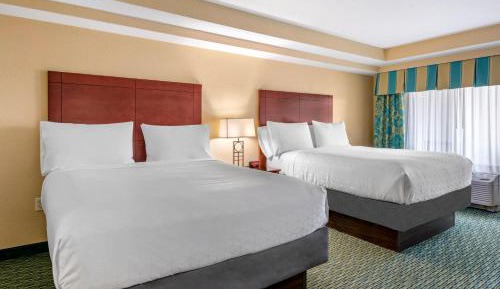 Queen Room with Two Queen Beds- Hearing Accessible Roll in Shower/Non-Smoking