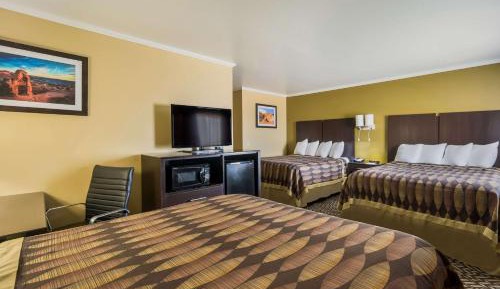 Queen Suite with Three Queen Beds