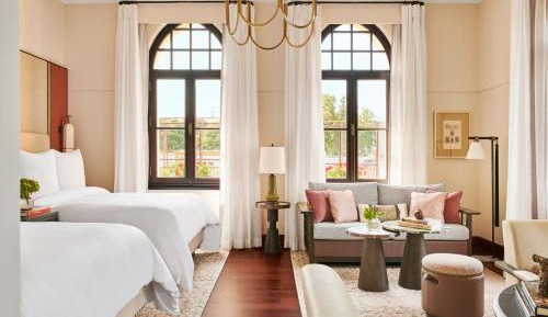 Four Seasons Room 2 Queen