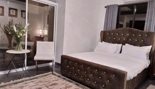 Suite with Mountain View