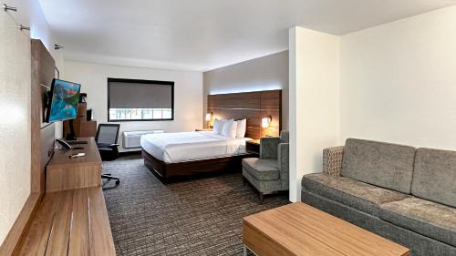 King Room with Sofa Bed