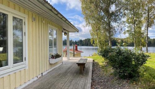 One-Bedroom Holiday Home