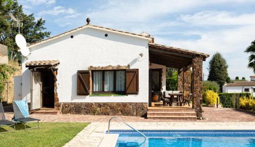 Villa with Garden View
