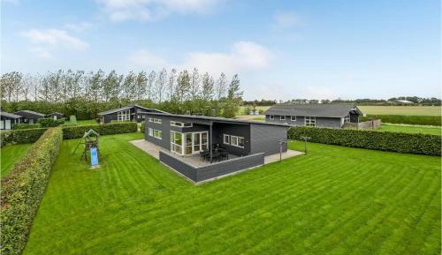 Four-Bedroom Holiday Home