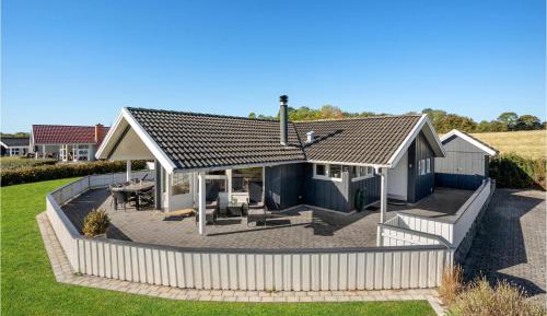 Three-Bedroom Holiday Home 