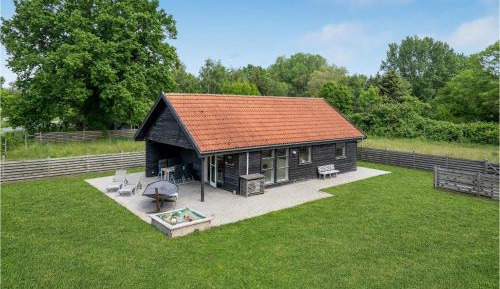 One-Bedroom Holiday Home