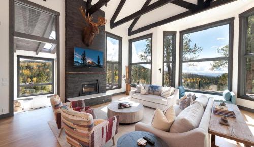 Four-Bedroom Holiday Home