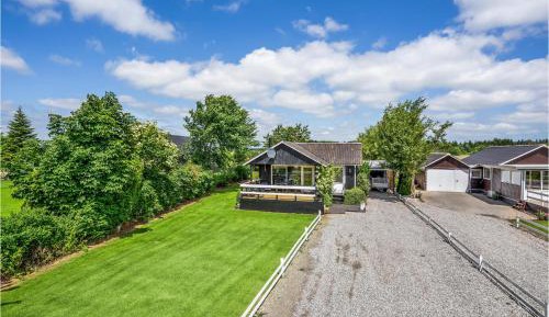 Three-Bedroom Holiday Home 