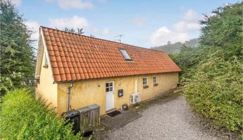 One-Bedroom Holiday Home