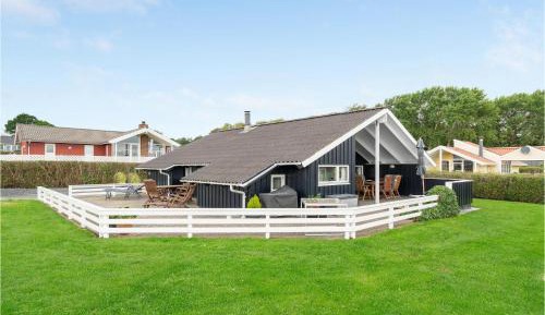 Three-Bedroom Holiday Home 