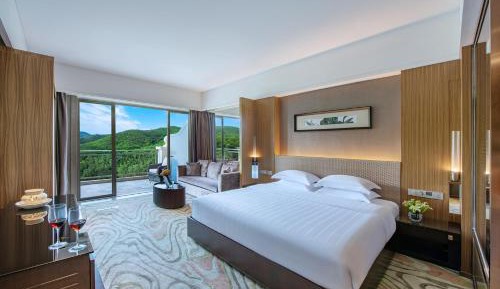 Grande Premiere Room (Mountain View)