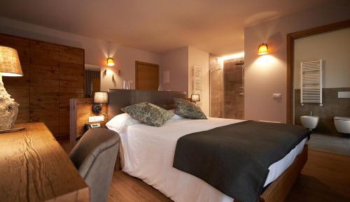 Suite with Mountain View
