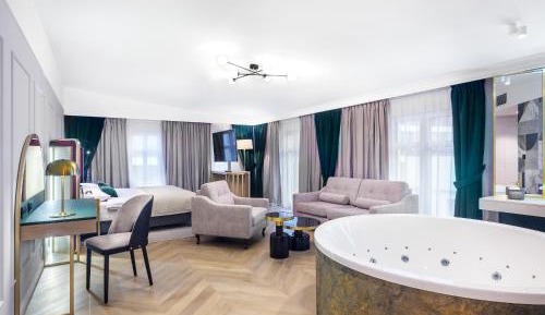 Deluxe Apartment