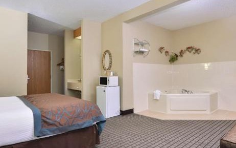 Suite with Hot Tub