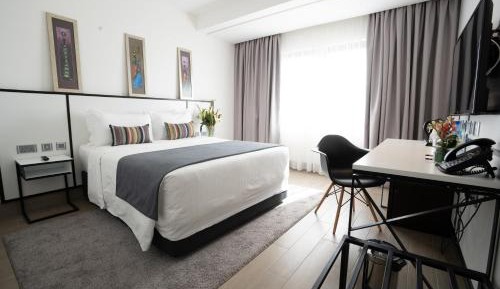 Deluxe Queen Room with View