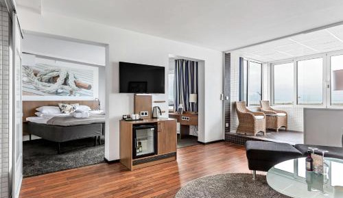 Queen Suite with Sea View