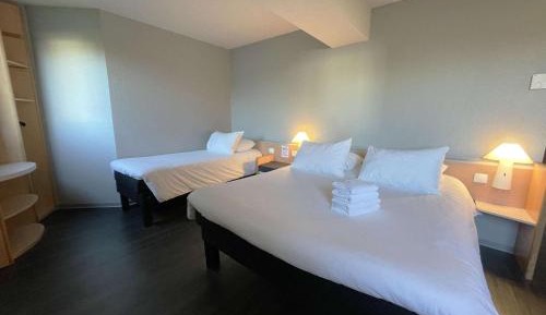 Standard Room with 1 Double and 1 Single Bed