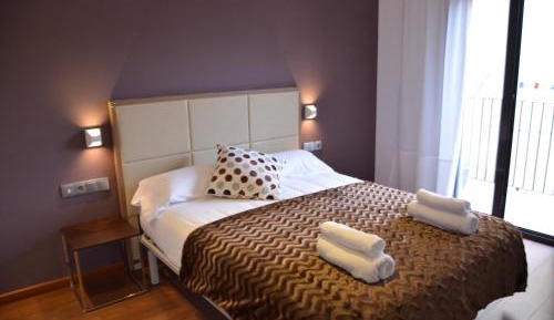 Three-Bedroom Apartment - Muntaner 32