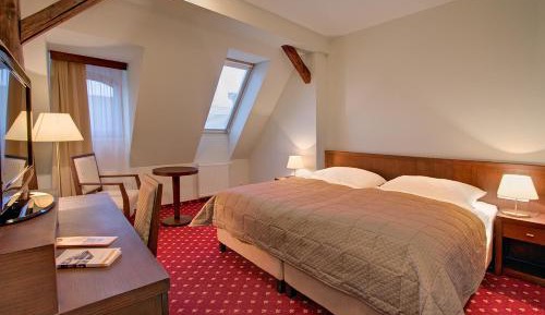 Suite with Mountain View
