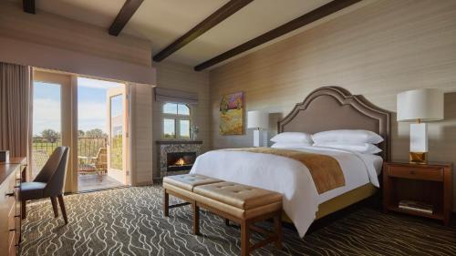 Vineyard View Fireplace King Room