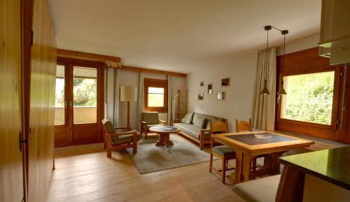 Apartment with Mountain View