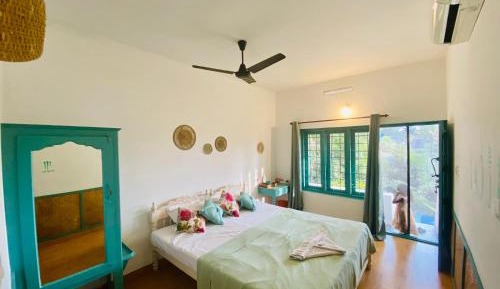 Double or Twin Room with Partial Sea View